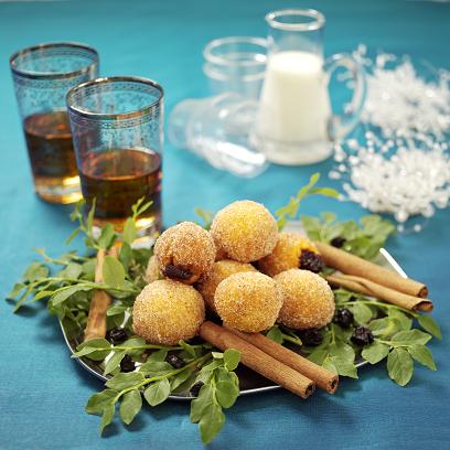 Saffran- och kanelmunkar med russin- och blåbärsfyllning