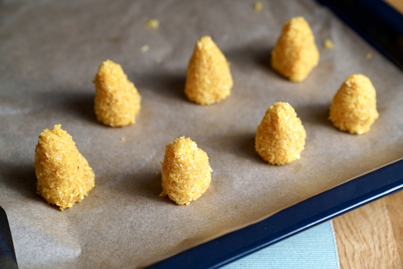 Kokostoppar med saffran formade